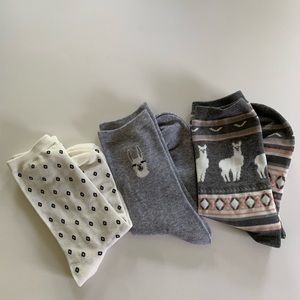 NEW 3 pack gray crew llama socks